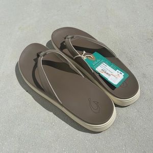 OluKai Sandals - Nu’A Pi’O W’s sandal in Warm Taupe Size 10